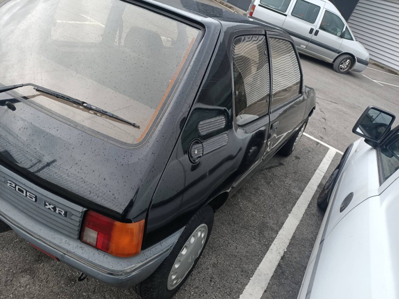 peugeot 205 berlina del año 1987