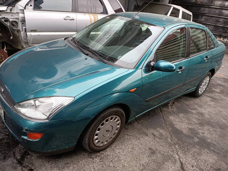 ford focus berlina (cak) del año 2000