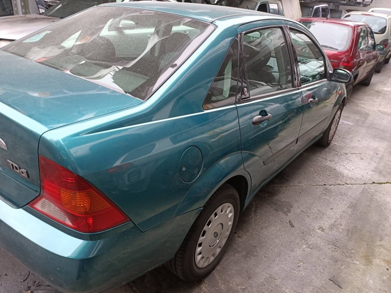 ford focus berlina (cak) del año 2000