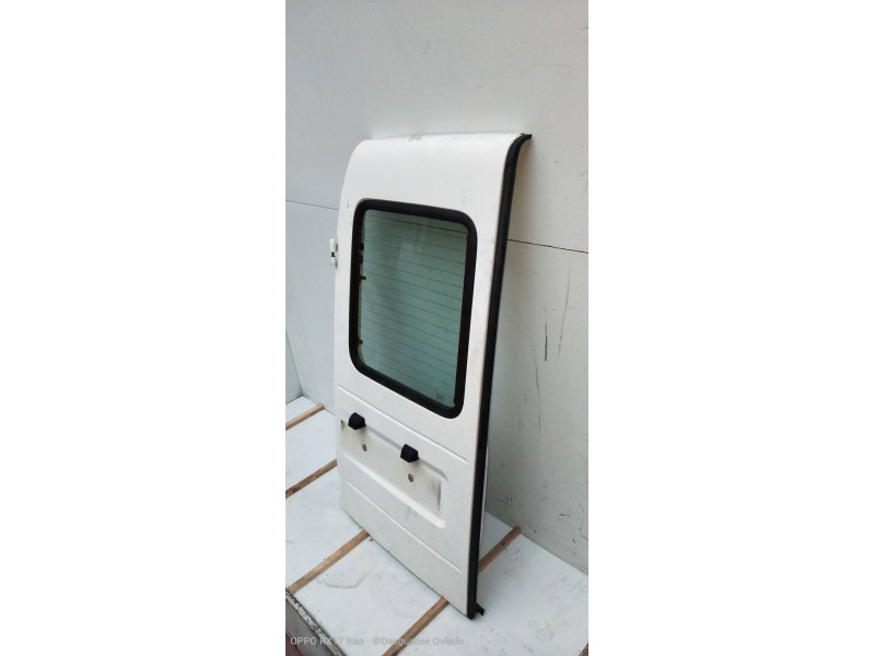 Recambio de puerta trasera izquierda para ford fiesta courier familiar referencia OEM IAM FURGONETACOURIER  