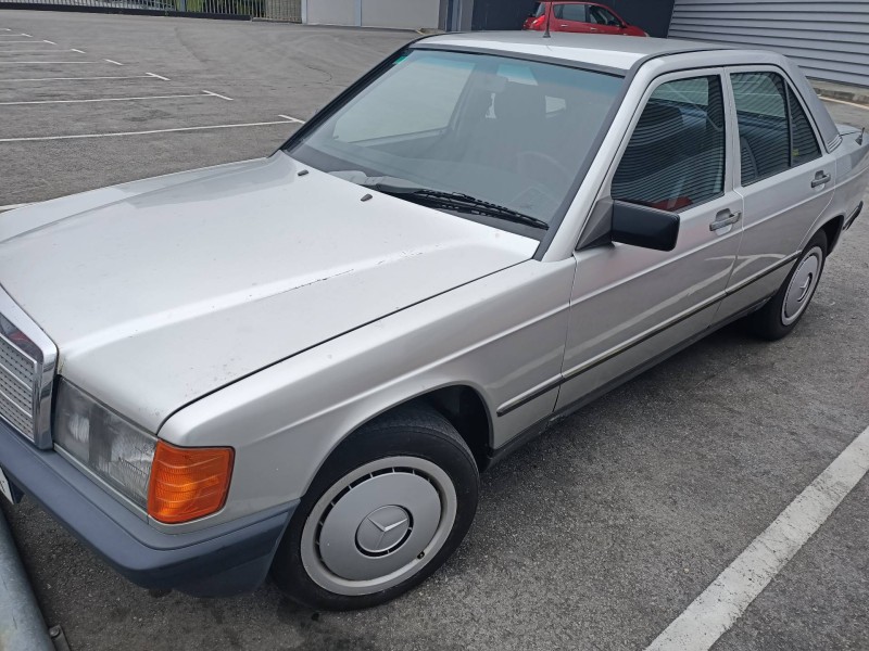 mercedes clase c (w201) berlina del año 1988