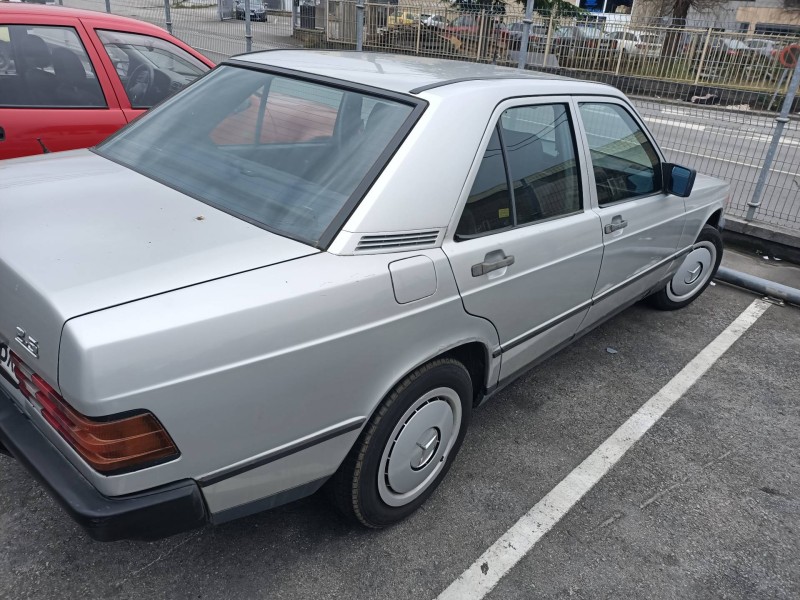mercedes clase c (w201) berlina del año 1988