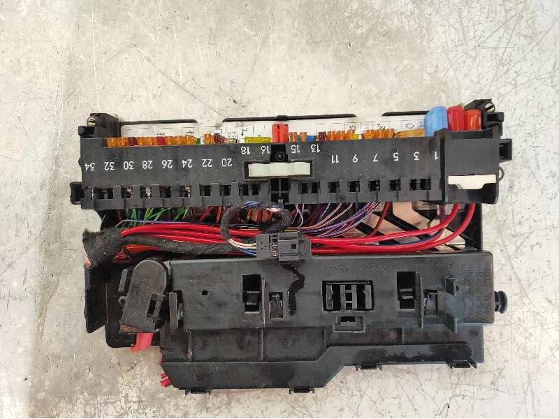 Recambio de caja reles / fusibles para bmw x3 (e83) 2.0d referencia OEM IAM 8364542  