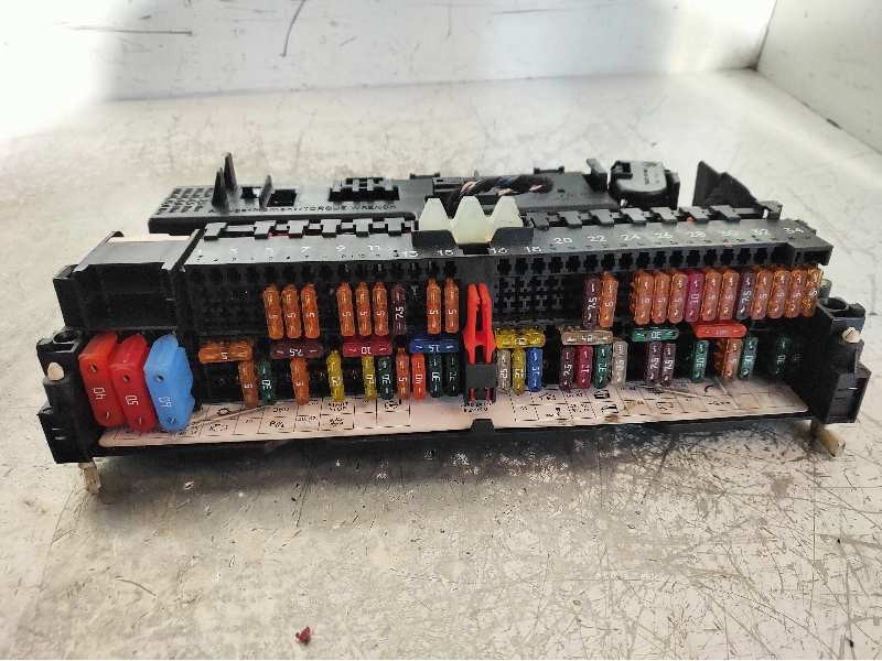 Recambio de caja reles / fusibles para bmw x3 (e83) 2.0d referencia OEM IAM 8364542  