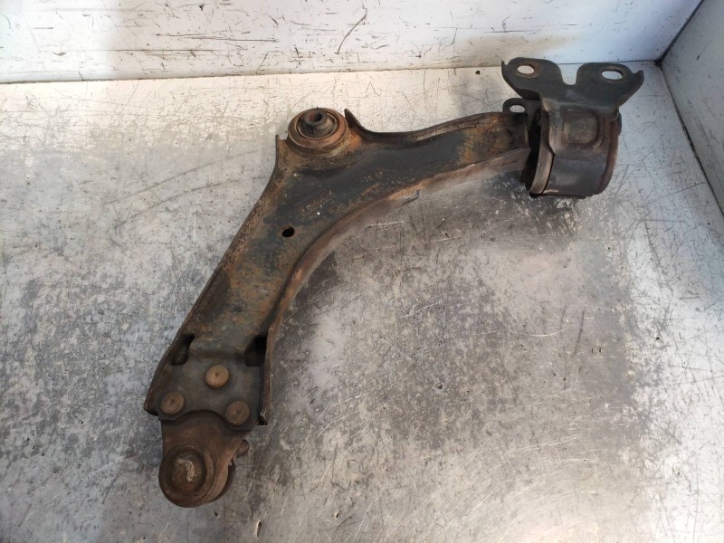 Recambio de brazo suspension inferior delantero derecho para land rover freelander (lr2) 2.2 td4 referencia OEM IAM 6G9N3A052EK 