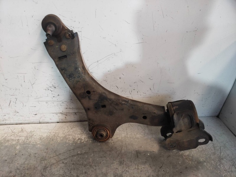 Recambio de brazo suspension inferior delantero derecho para land rover freelander (lr2) 2.2 td4 referencia OEM IAM 6G9N3A052EK 