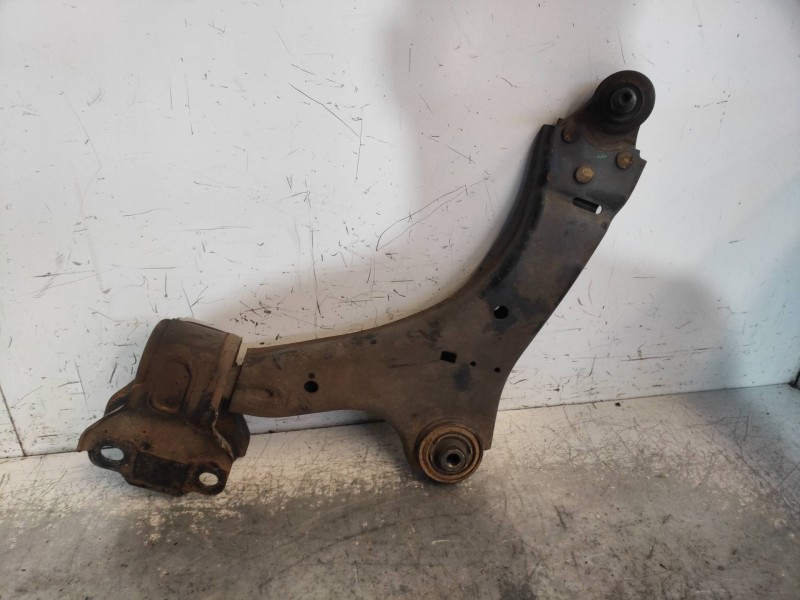 Recambio de brazo suspension inferior delantero izquierdo para land rover freelander (lr2) 2.2 td4 referencia OEM IAM 6G9N3A052E