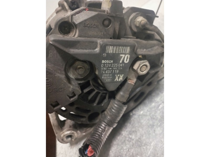 Recambio de alternador para opel corsa c cosmo referencia OEM IAM 0124225041  