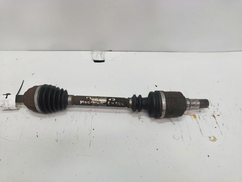 Recambio de transmision delantera izquierda para renault megane ii classic berlina 2.0 referencia OEM IAM 8200285909  