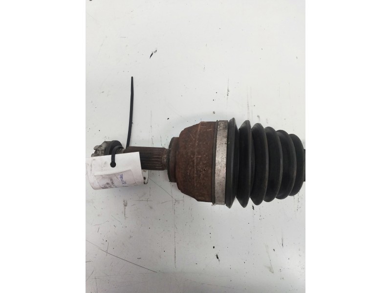 Recambio de transmision delantera izquierda para renault megane ii classic berlina 2.0 referencia OEM IAM 8200285909  