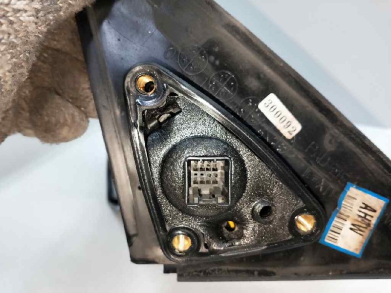 Recambio de retrovisor izquierdo para hyundai elantra (xd) 2.0 crdi comfort (4-ptas.) referencia OEM IAM   ELECTRICO
