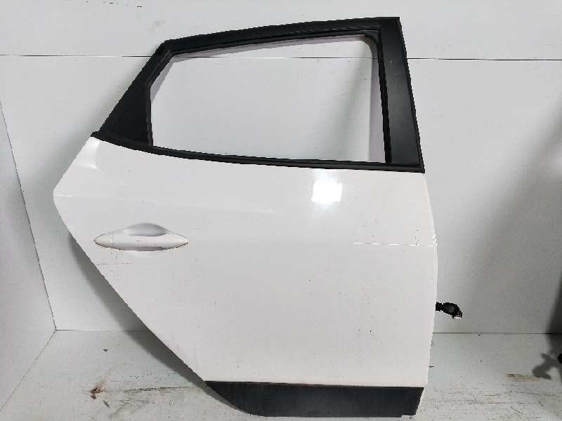 Recambio de puerta trasera derecha para hyundai ix35 1.6 cat referencia OEM IAM  5 PUERTAS 