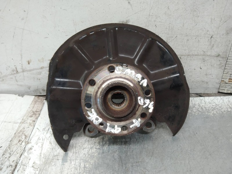 Recambio de mangueta delantera derecha para volvo serie 460 1.8i referencia OEM IAM    Recambio de mangueta delantera derecha para volvo serie 460 1.8i referencia OEM IAM