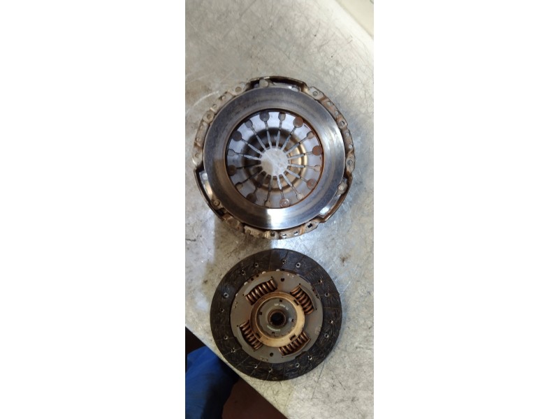 Recambio de kit embrague para renault trafic combi (ab 4.01) 6 - plazas, acristalado parcial 2,9t combi corto referencia OEM IAM