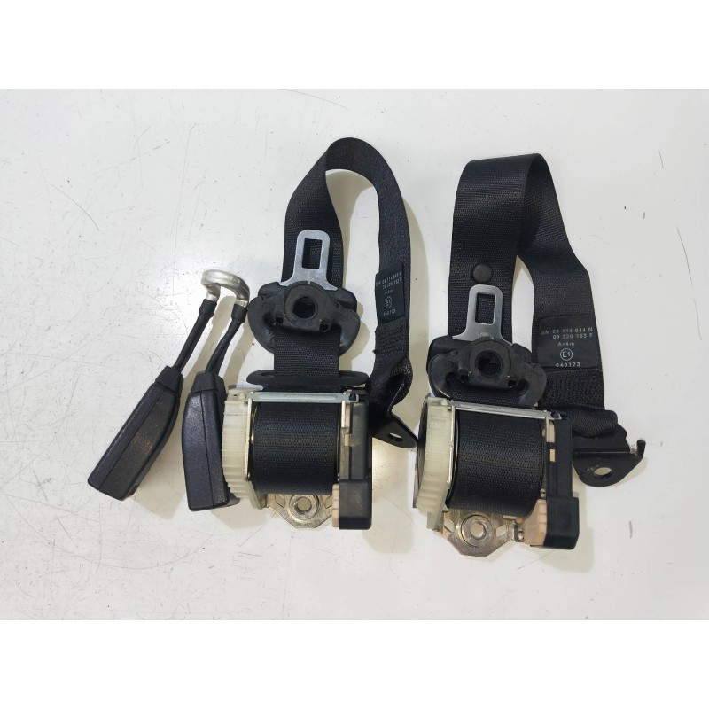 Recambio de juego cinturones trasero para opel corsa c 1.4 16v referencia OEM IAM   3P