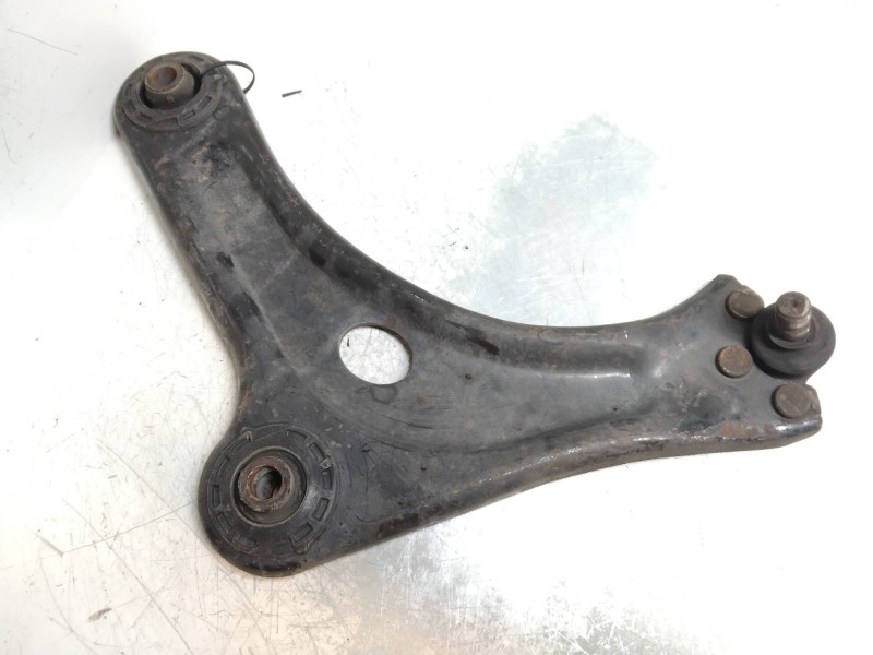 Recambio de brazo suspension inferior delantero izquierdo para citroen c3 1.4 hdi sx plus referencia OEM IAM   