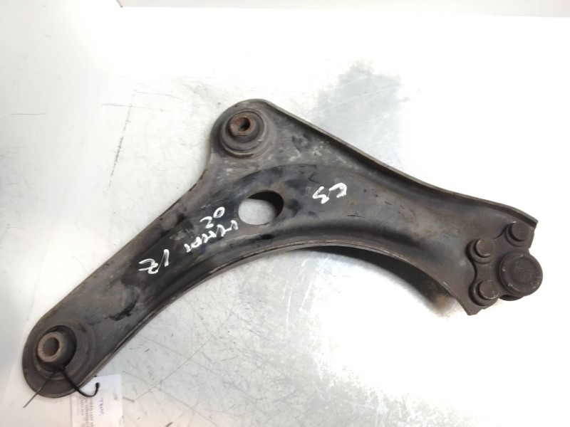 Recambio de brazo suspension inferior delantero izquierdo para citroen c3 1.4 hdi sx plus referencia OEM IAM   