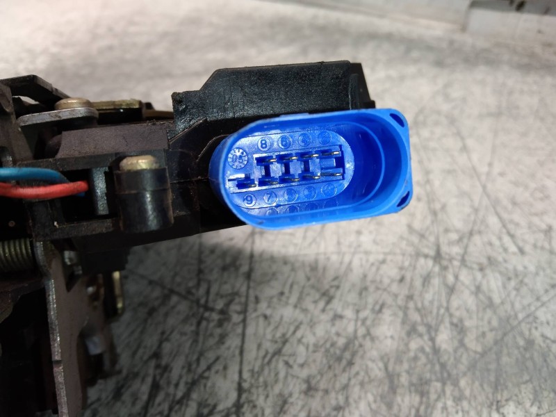 Recambio de motor cierre centralizado delantero izquierdo para seat toledo (5p2) exclusive referencia OEM IAM 3D1837015  5P