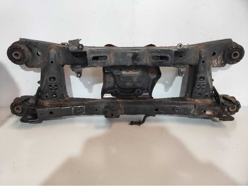 Recambio de puente trasero para toyota avensis (t27) premium referencia OEM IAM  CUNA TRASERA 