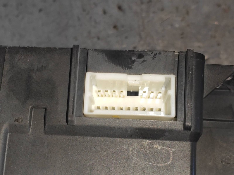 Recambio de caja reles / fusibles para citroen c-crosser exclusive referencia OEM IAM 8637A320 519344113 