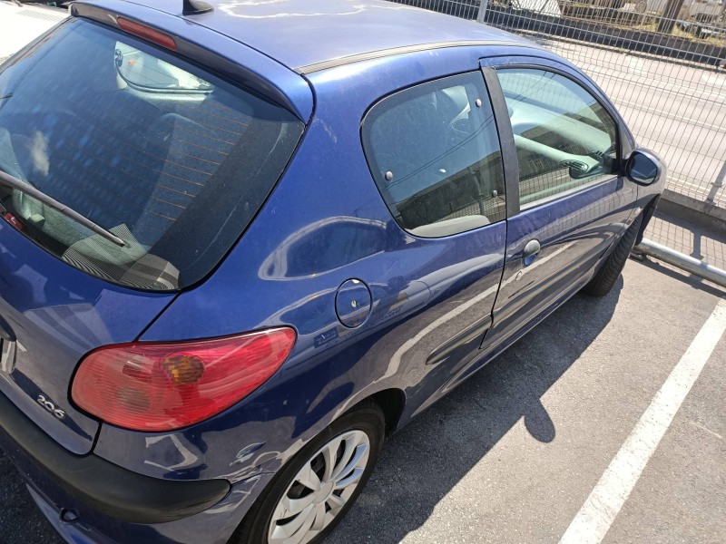 peugeot 206 berlina del año 2001