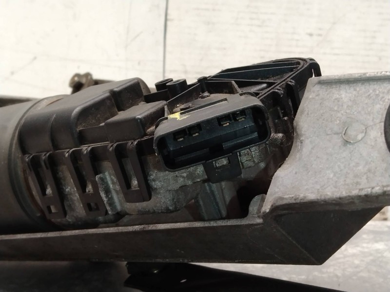 Recambio de motor limpia delantero para renault grand modus authentique referencia OEM IAM 0390241777  