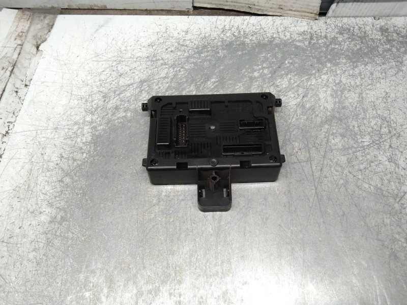 Recambio de caja reles / fusibles para renault clio grandtour exception referencia OEM IAM 8201054129 20083091 00028597 BCML2CR