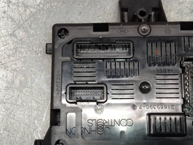 Recambio de caja reles / fusibles para renault clio grandtour exception referencia OEM IAM 8201054129 20083091 00028597 BCML2CR