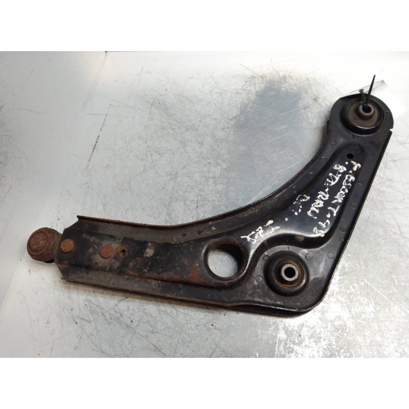 Recambio de brazo suspension inferior delantero izquierdo para ford escort berl./turnier 1.8 turbodiesel cat referencia OEM IAM 