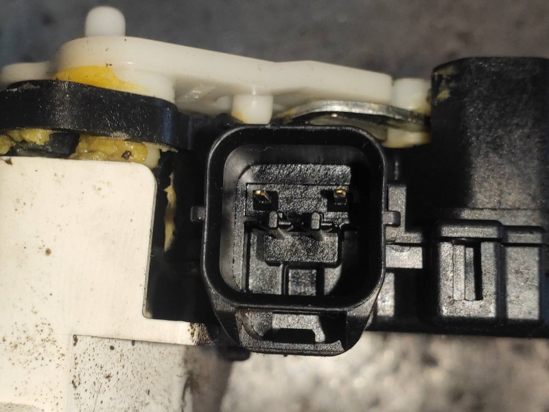 Recambio de motor cierre centralizado trasero izquierdo para citroen c-crosser exclusive referencia OEM IAM   