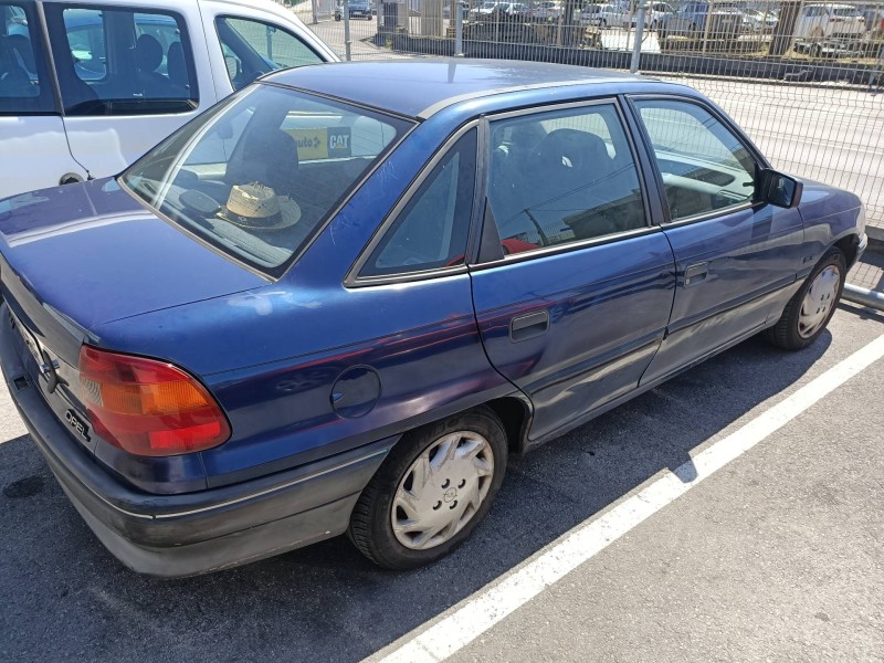 opel astra f berlina del año 1992