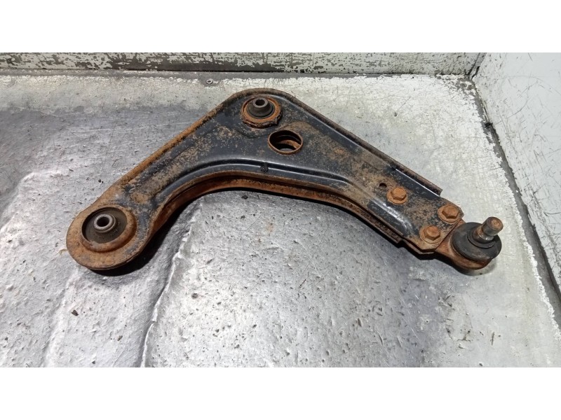 Recambio de brazo suspension inferior delantero derecho para ford fiesta courier familiar referencia OEM IAM   