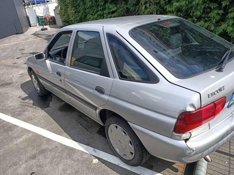 ford escort berl./turnier del año 1999