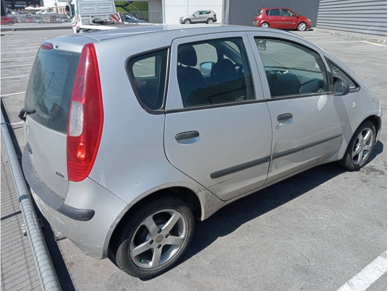 mitsubishi colt berlina 5 (z30a) del año 2005
