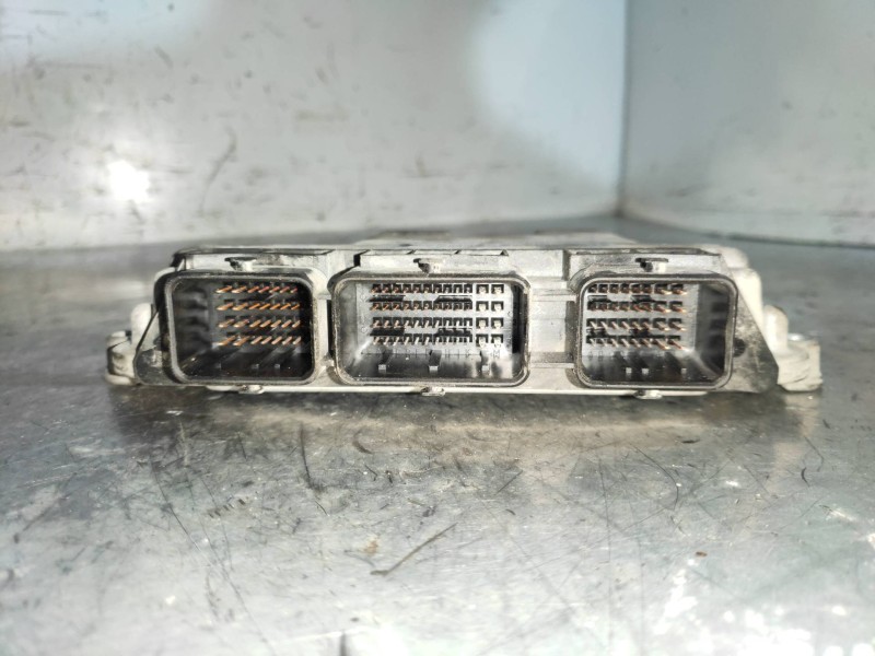 Recambio de centralita motor uce para renault trafic caja cerrada (ab 4.01) doble cabina l1h1 2,7t referencia OEM IAM 0281011530