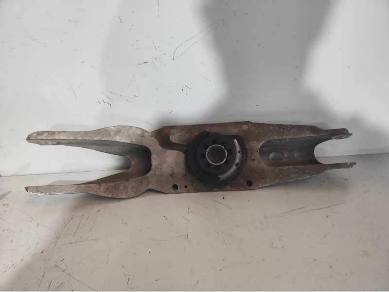 Recambio de brazo suspension inferior trasero izquierdo para mercedes clase cla (w117) referencia OEM IAM A2463520202 2463520202