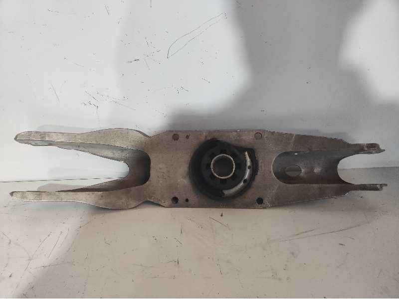 Recambio de brazo suspension inferior trasero derecho para mercedes clase cla (w117) referencia OEM IAM A2463520202 2463520202  Recambio de brazo suspension inferior trasero derecho para mercedes clase cla (w117) referencia OEM IAM A2463520202 2463520202