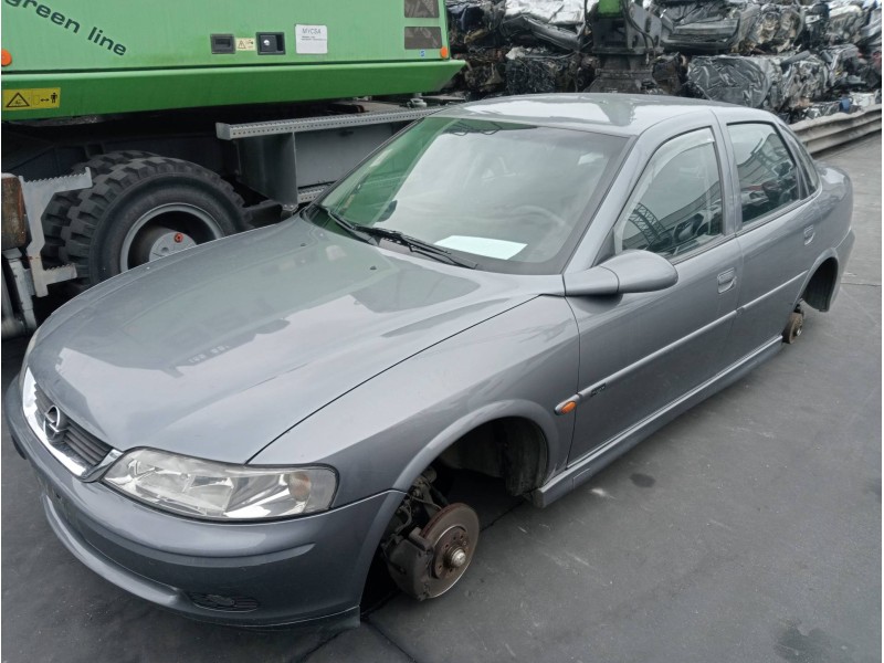 opel vectra b berlina del año 2001