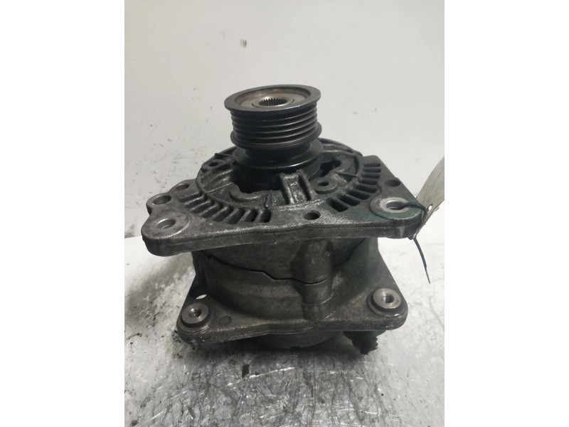 Recambio de alternador para volkswagen polo (9n1) soho referencia OEM IAM 0123320033  