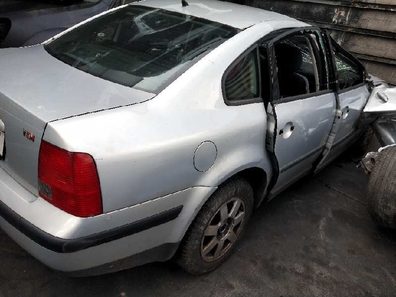 volkswagen passat berlina (3b2) del año 1999