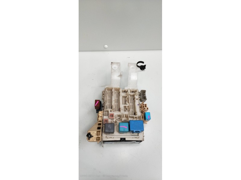 Recambio de caja reles / fusibles para toyota yaris (ksp9/scp9/nlp9) luna referencia OEM IAM 8273052700  