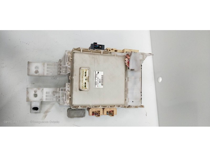 Recambio de caja reles / fusibles para toyota yaris (ksp9/scp9/nlp9) luna referencia OEM IAM 8273052700  