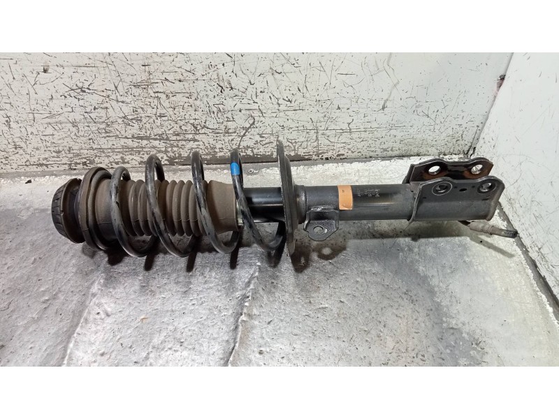 Recambio de amortiguador delantero izquierdo para toyota yaris (ksp9/scp9/nlp9) luna referencia OEM IAM 0485200D010  