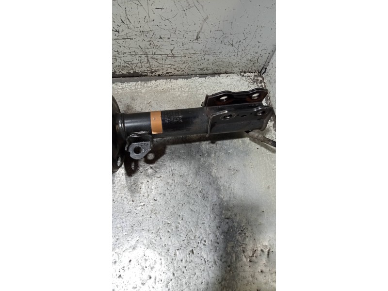 Recambio de amortiguador delantero izquierdo para toyota yaris (ksp9/scp9/nlp9) luna referencia OEM IAM 0485200D010  