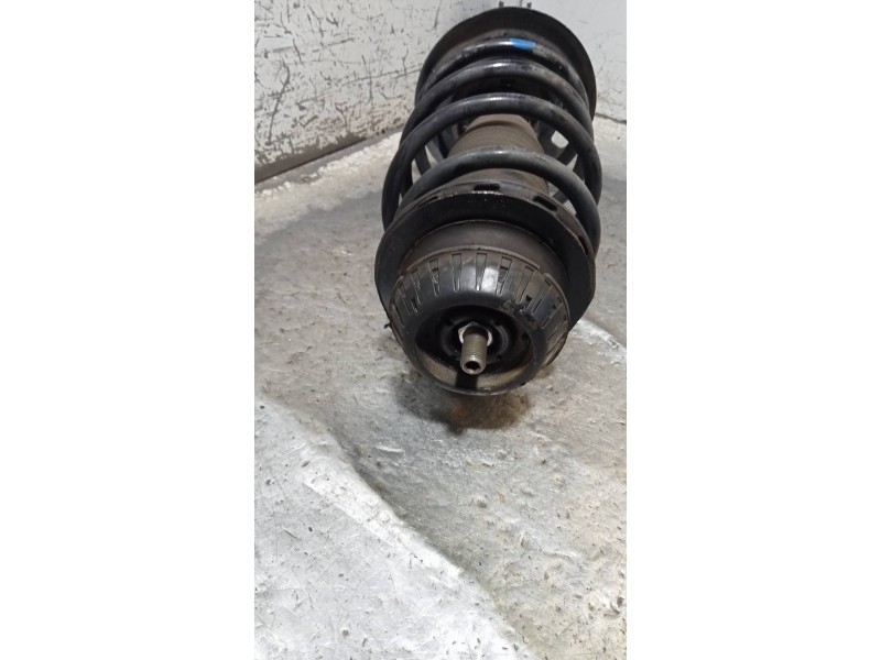 Recambio de amortiguador delantero izquierdo para toyota yaris (ksp9/scp9/nlp9) luna referencia OEM IAM 0485200D010  