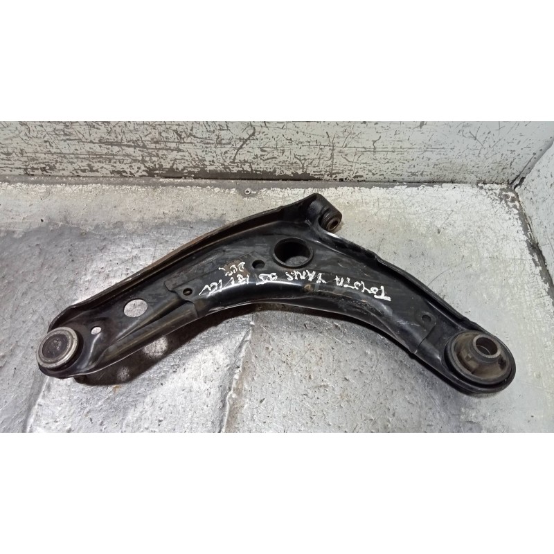 Recambio de brazo suspension inferior delantero derecho para toyota yaris (ksp9/scp9/nlp9) luna referencia OEM IAM   