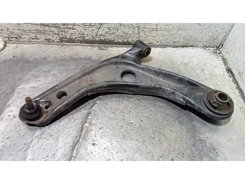 Recambio de brazo suspension inferior delantero izquierdo para toyota yaris (ksp9/scp9/nlp9) luna referencia OEM IAM   