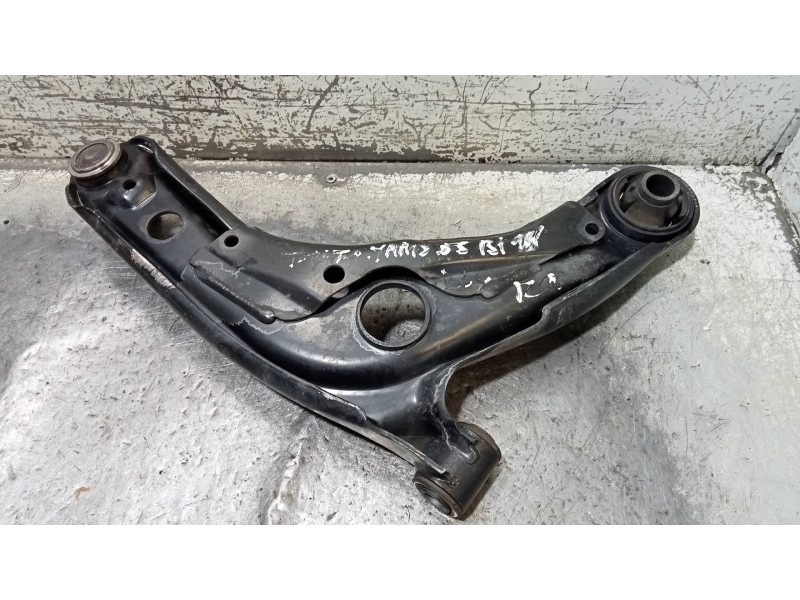 Recambio de brazo suspension inferior delantero izquierdo para toyota yaris (ksp9/scp9/nlp9) luna referencia OEM IAM   