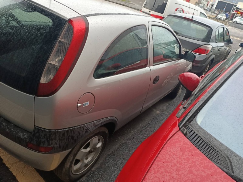 opel corsa c del año 2000
