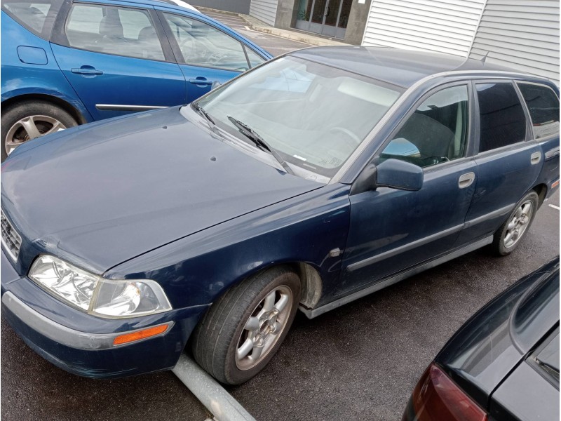 volvo v40 familiar del año 2002